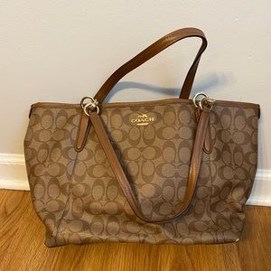 Classic coach purse/ shoulder bag